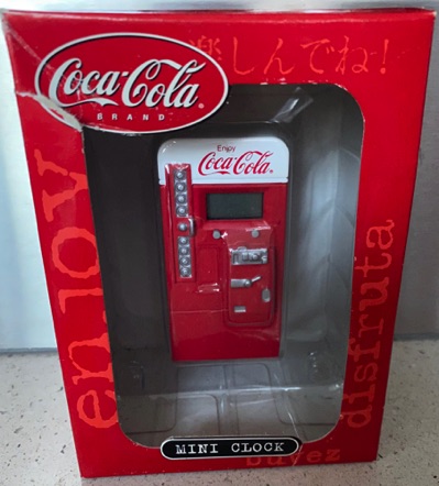 3158-1 € 15,00 coca cola mini klok koelkast.jpeg